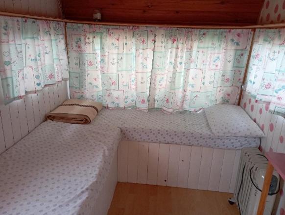 סאקס Caravanas Y Habitaciones Para Relajarse מראה חיצוני תמונה