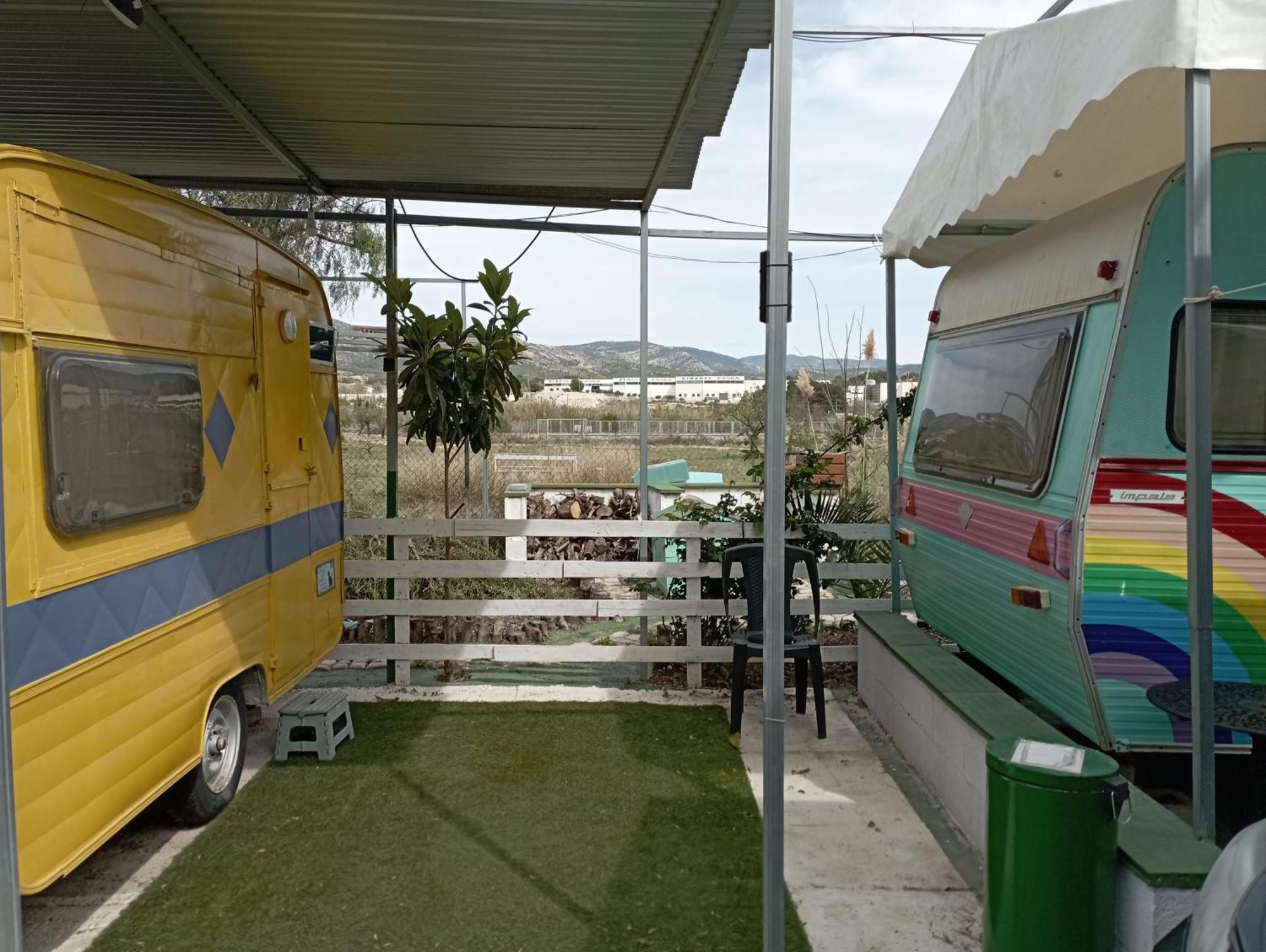 סאקס Caravanas Y Habitaciones Para Relajarse מראה חיצוני תמונה